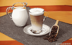 咖啡加牛奶提神饮品与营养结合的完美组合